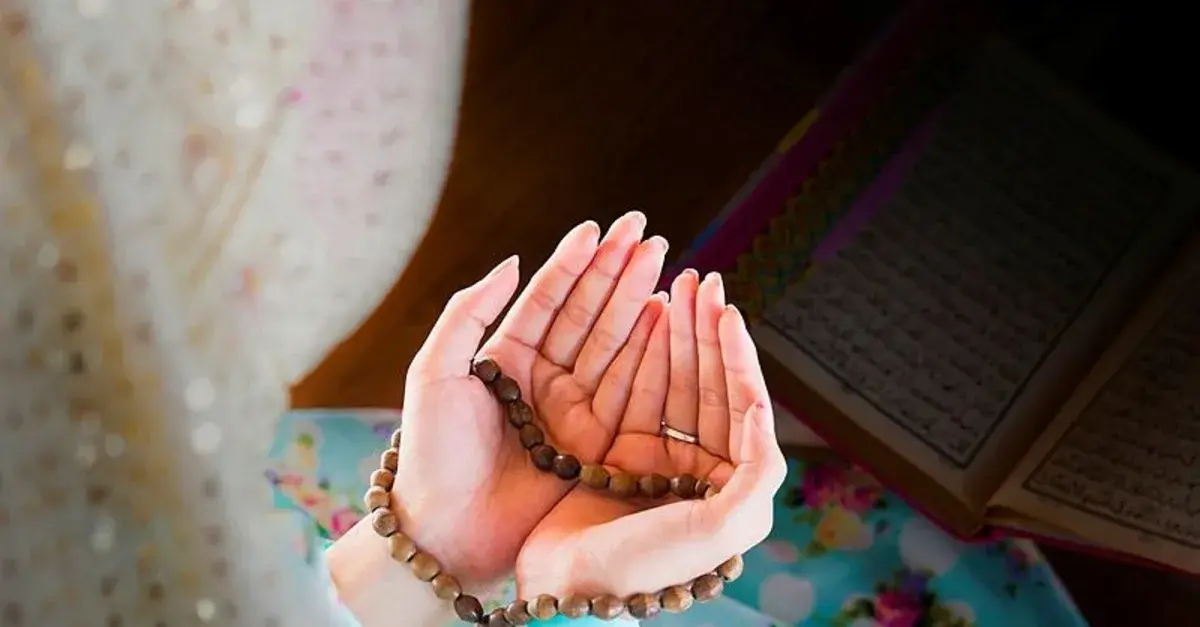 Namaza Yeni Başlayan Birine Ne Hediye Alınır? Manevi Değeri Yüksek, Kullanışlı Hediye Fikirleri